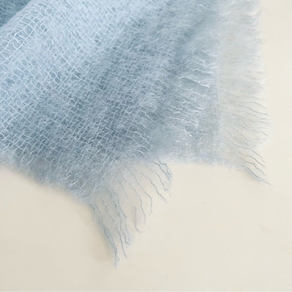 Vintage like new oblong 100% mohair wool from Scotland ice blue knit wrap scarf - Picture 5 of 10